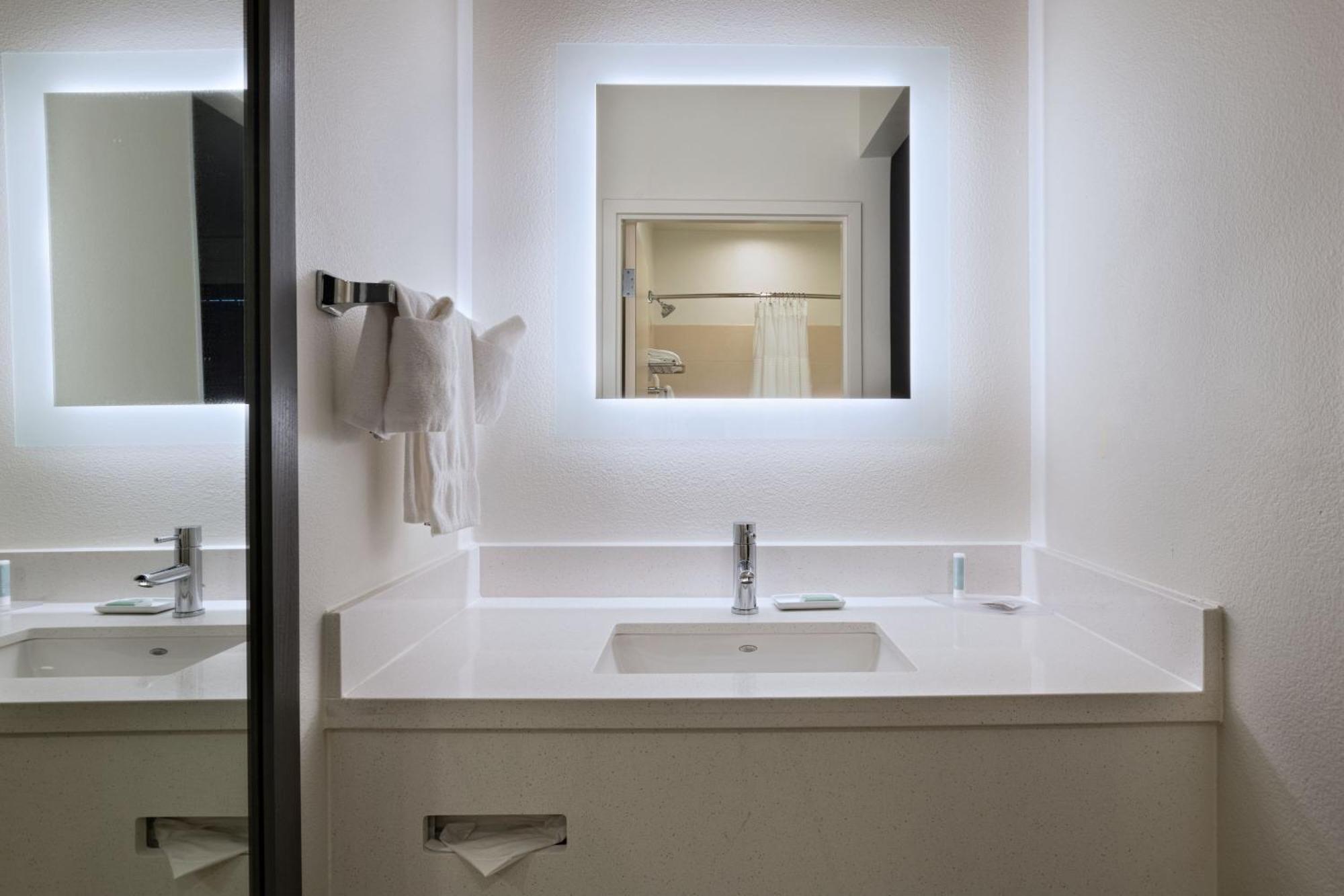 Springhill Suites By Marriott Dallas Dfw Airport East Las Colinas Irving Exteriör bild